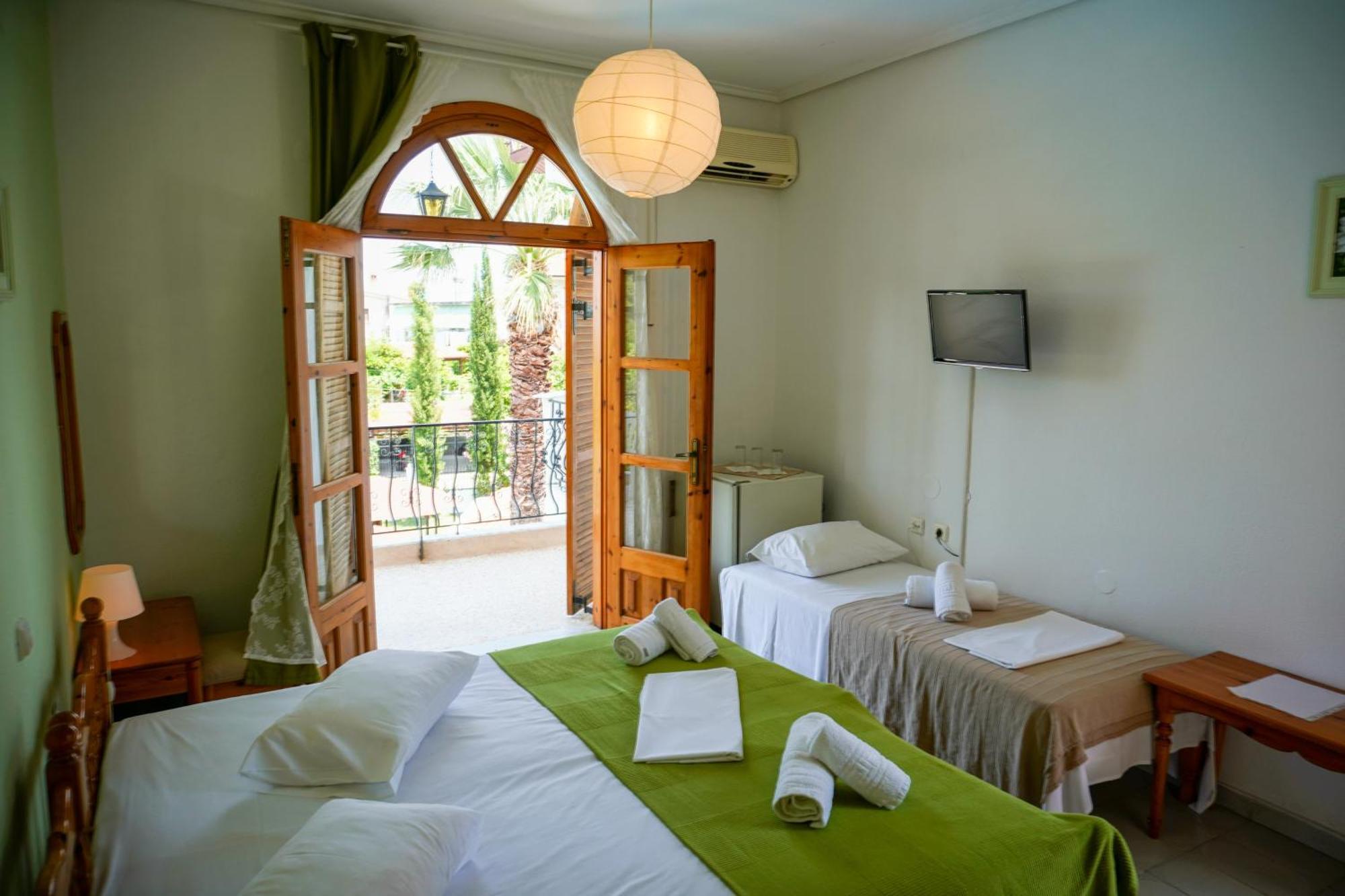 Irida Rooms 'N' Pool Paralía Panteleímonos Eksteriør bilde