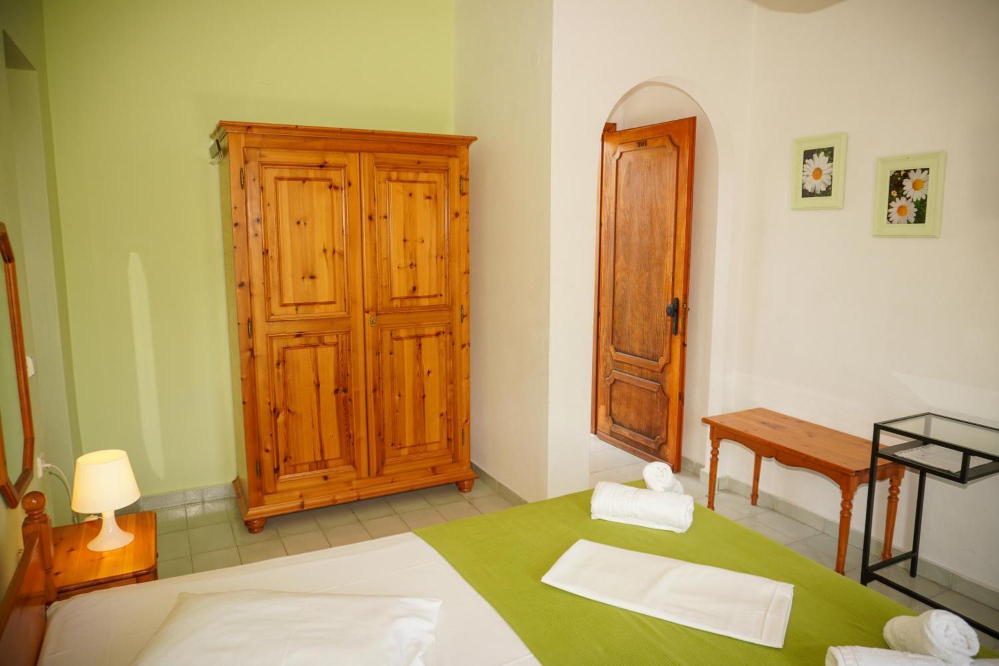 Irida Rooms 'N' Pool Paralía Panteleímonos Eksteriør bilde