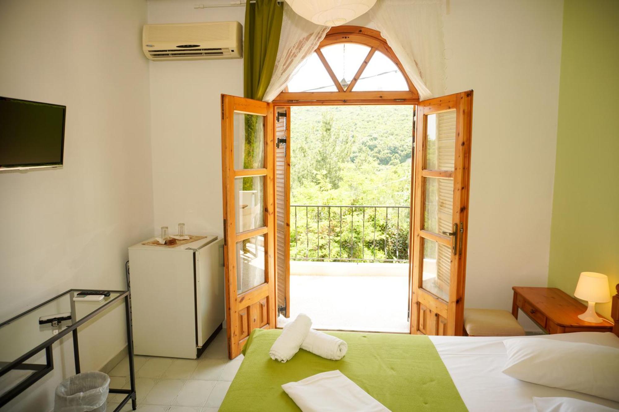 Irida Rooms 'N' Pool Paralía Panteleímonos Eksteriør bilde