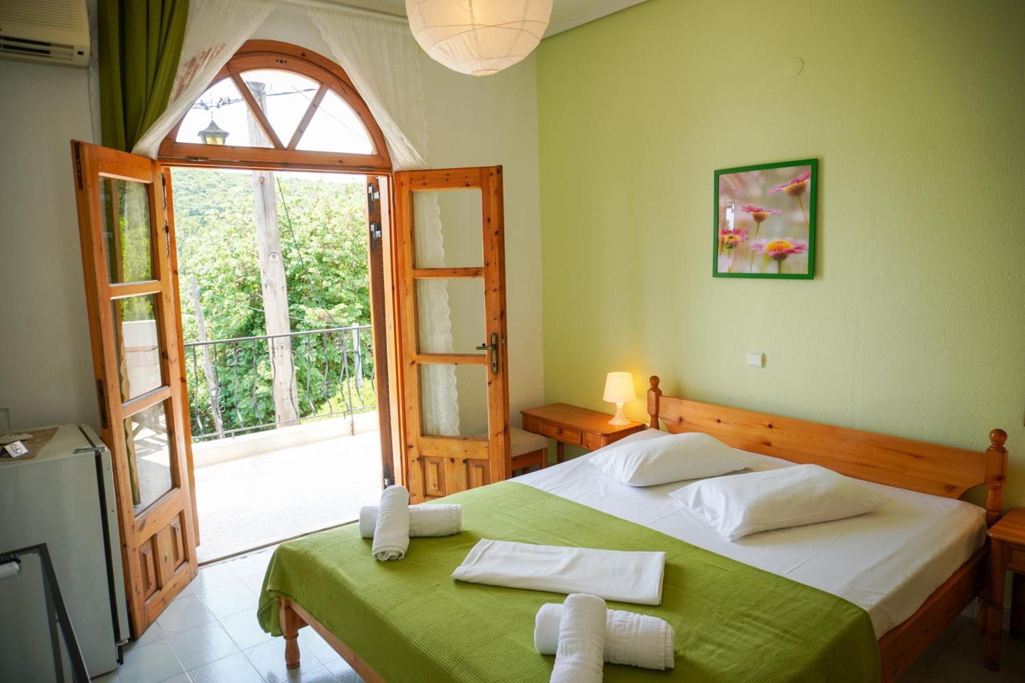 Irida Rooms 'N' Pool Paralía Panteleímonos Eksteriør bilde