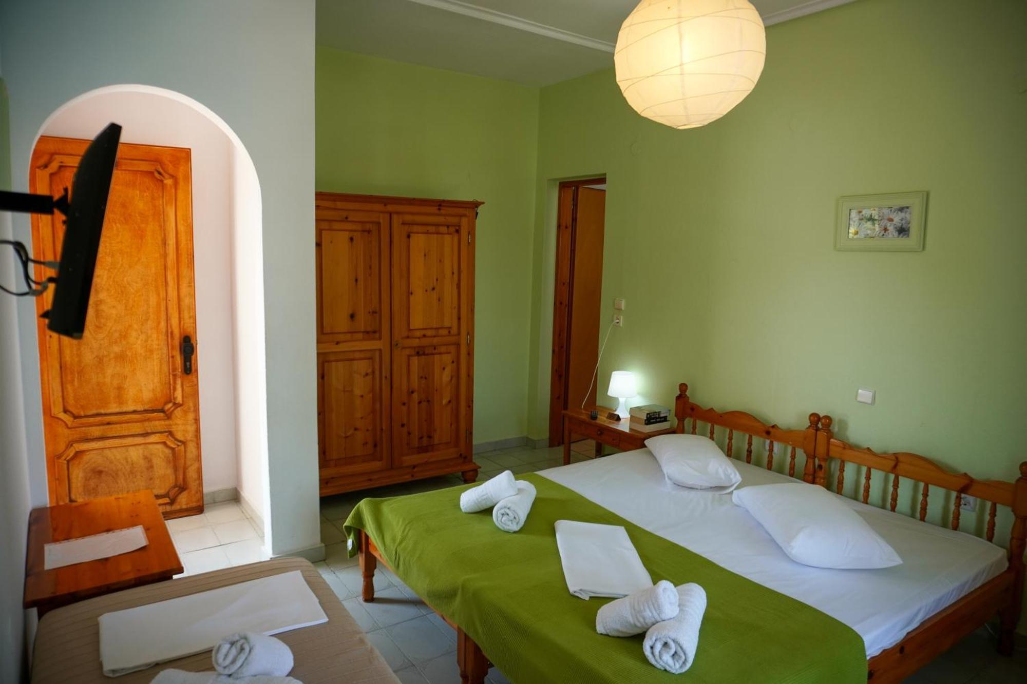 Irida Rooms 'N' Pool Paralía Panteleímonos Eksteriør bilde