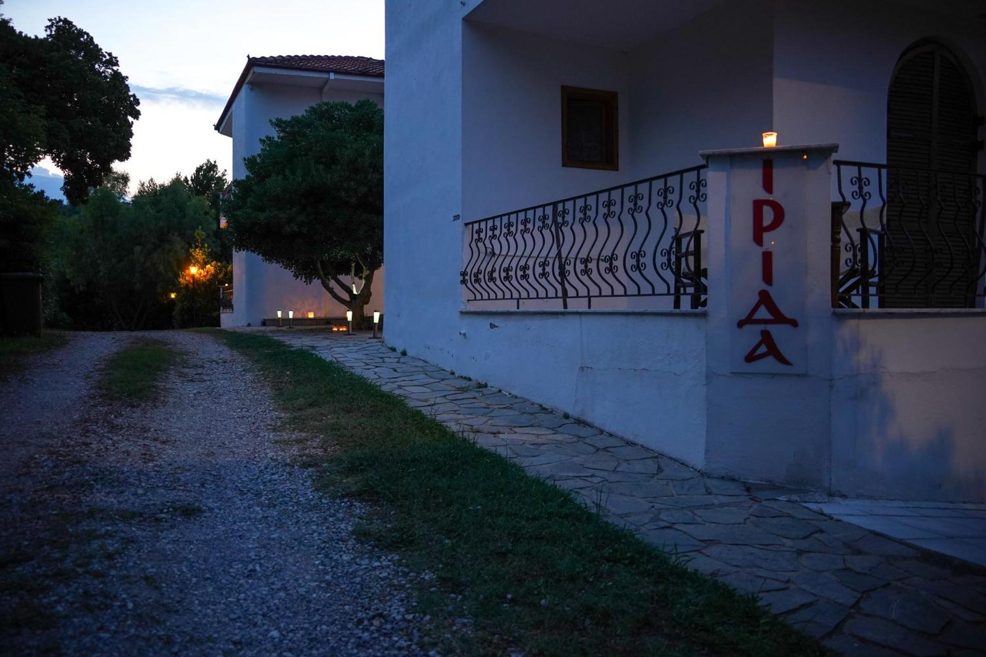 Irida Rooms 'N' Pool Paralía Panteleímonos Eksteriør bilde