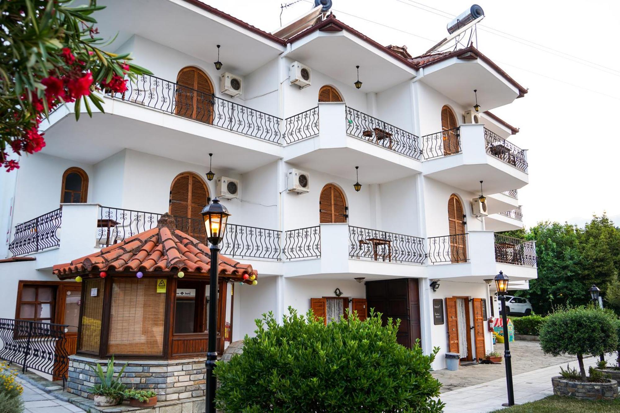 Irida Rooms 'N' Pool Paralía Panteleímonos Eksteriør bilde