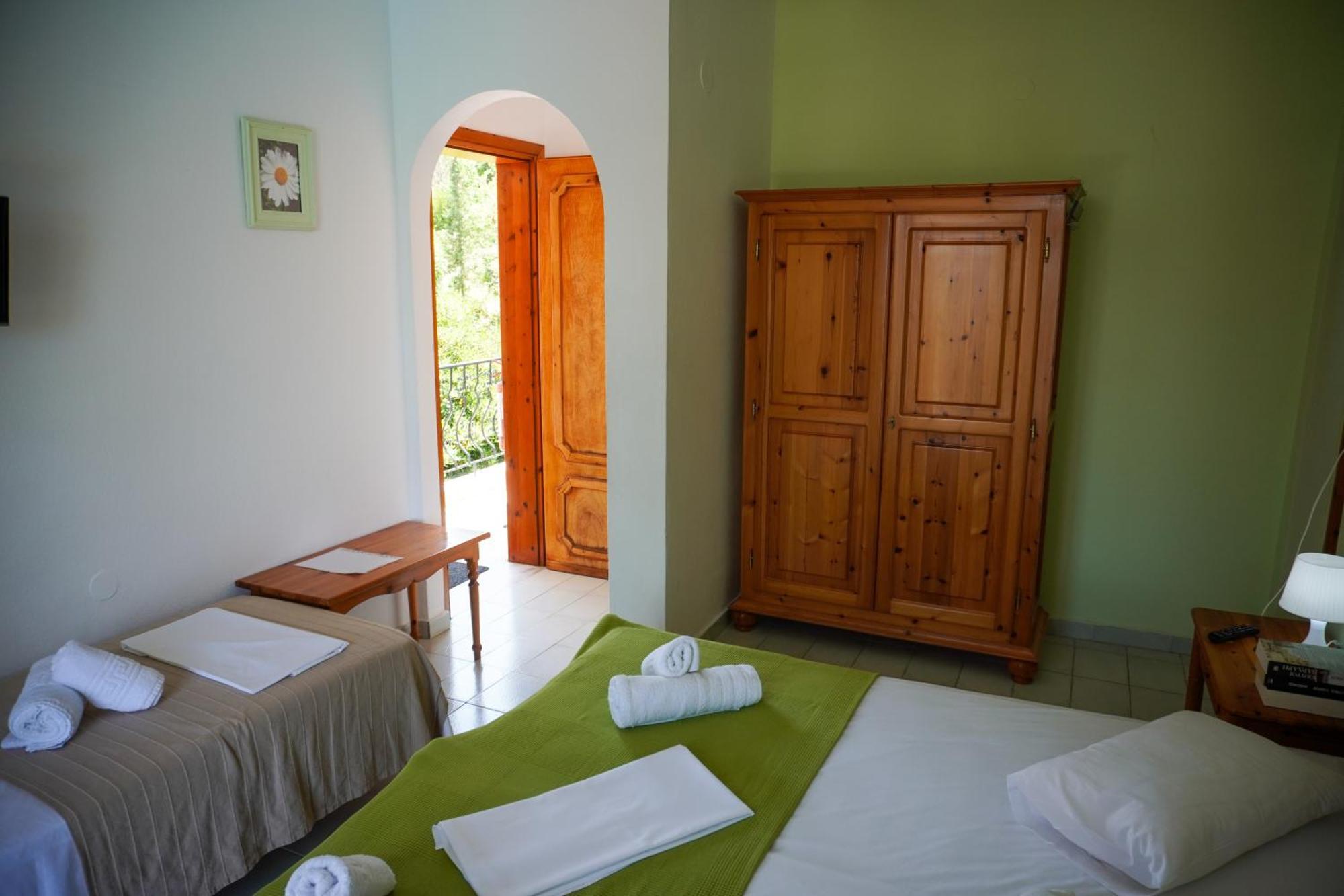 Irida Rooms 'N' Pool Paralía Panteleímonos Eksteriør bilde
